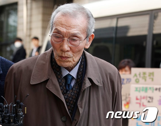 강제추행 혐의로 기소된 배우 오영수(79·본명 오세강)가 1심에서 징역형 집행유예를 선고 받았다. © News1 권현진 기자