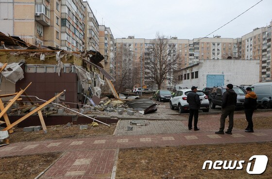 17일(현지시간) 우크라이나의 접경 지역 러시아 벨고로드의 한 건물이 우크라이나 폭격에 무너져있다. 2024.03.17/ © 로이터=뉴스1 © News1 박재하 기자(사진은 기사 내용과 무관함) / 뉴스1 © News1