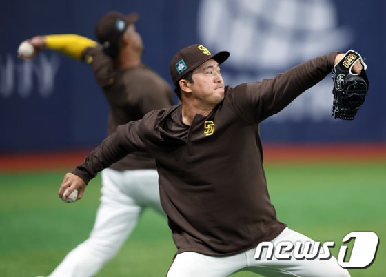 샌디에이고 파드리스 고우석이 미국프로야구(MLB) 공식 개막시리즈를 하루 앞둔 19일 오전 서울 고척스카이돔에서 훈련을 하고 있다. © News1 박정호 기자