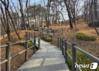  북한산 체험형 숲속 쉼터 진입 데크로드(서울시 제공)