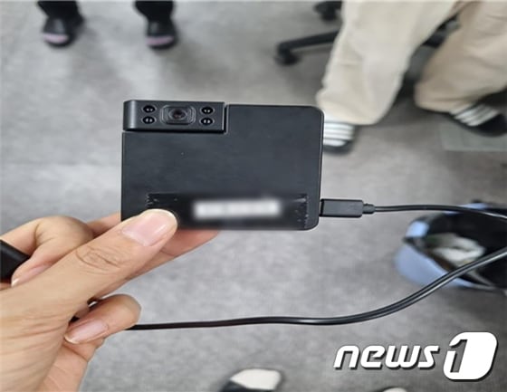 양산 사전투표소에서 발견된 '불법 카메라'