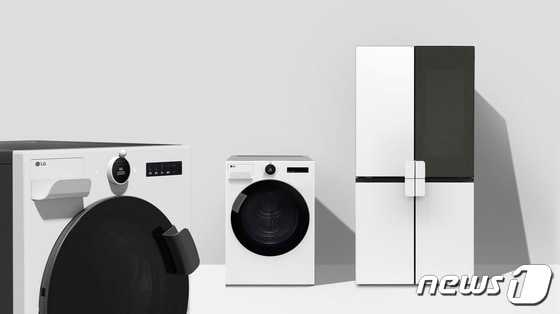 (왼쪽부터)LG 컴포트 키트가 적용된 세탁기, 건조기, 냉장고.(LG전자 제공)