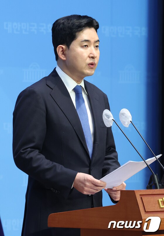 '땅콩 회항' 박창진, 더불어민주연합 비례대표 출마 선언