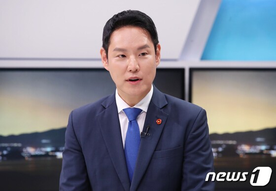 언론4사와 대담하는 더불어민주당 김한규 당선인/뉴스1