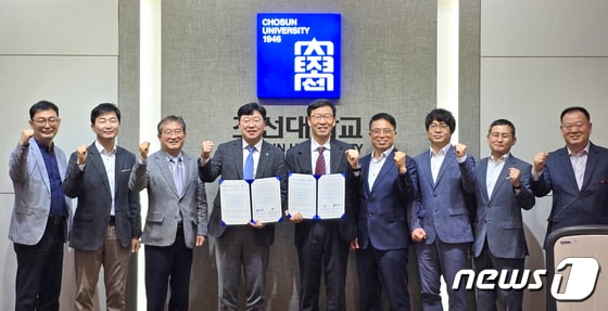 KT 전남전북광역본부는 조선대학교와 외국인 유학생의 한국생활 조기 정착을 위한 업무협약을 체결했다고 14일 밝혔다. © News1