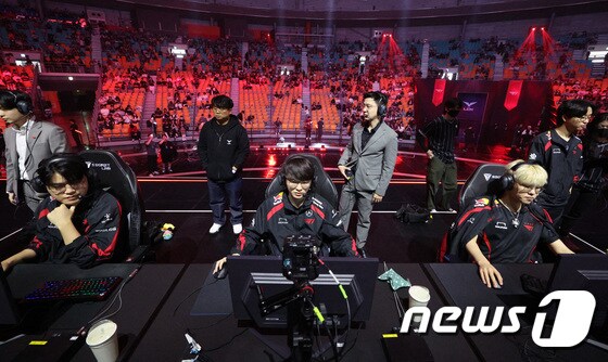 [뉴스1 Pick]lck 최초 4연속 우승 젠지 E스포츠 새로운 역사 작성 뉴스1