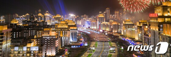 노동신문, 림흥거리 야간 준공식 대대적 보도…"세계적 문명도시로"