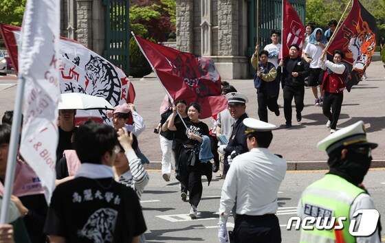 '4·18 학생의거 구국대장정 행진'