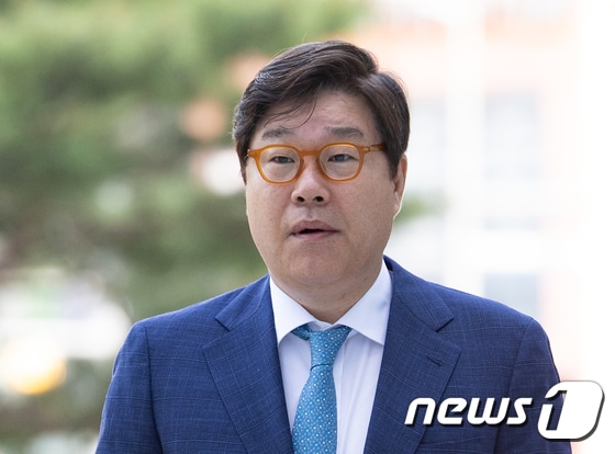 김성태 전 회장 '대북송금 관련 혐의 공판 출석'
