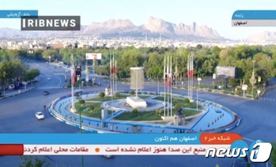 이란 국영 방송인 '이란 이슬람 공화국 방송(IRIB)'이 공습 직후 이스파한의 실시간 모습을 송출하고 있다. 2024.04.19. © AFP=뉴스1 © News1 정윤영 기자