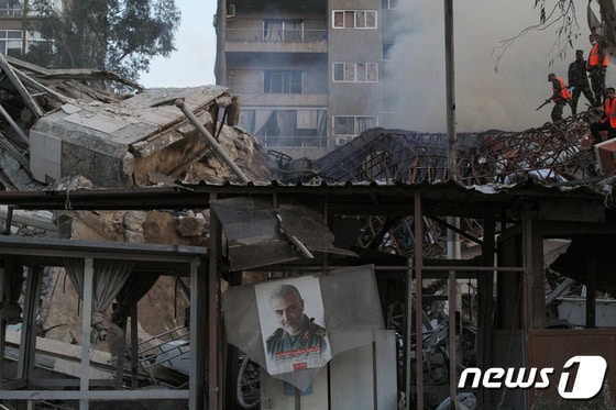 시리아 다마스쿠스 주재 이란 영사관이 공습을 받아 무너졌다. 2024.4.1 © 로이터=뉴스1 © News1 강민경 기자