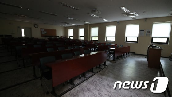 전국적으로 의과대학 개강이 이뤄지고 있는 가운데 22일 오전 개강을 시작한 대전 을지대학교 의과대학 강의실에 학생들의 빈 자리만 보이고 있다. 2024.4.22/뉴스1 © News1 김기태 기자