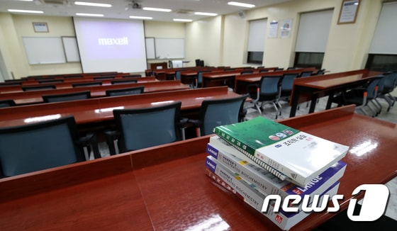 전국적으로 의과대학 개강이 이뤄지고 있는 가운데 22일 오전 개강을 시작한 대전 을지대학교 의과대학 강의실에 학생들의 빈 자리만 보이고 있다. 2024.4.22/뉴스1 © News1 김기태 기자