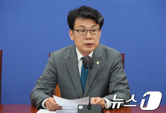 진성준 더불어민주당 정책위의장. 뉴스1 © News1 임세영 기자