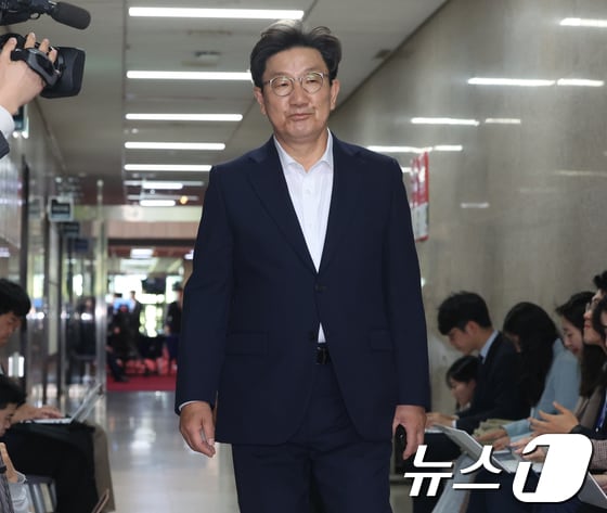 권성동 국민의힘 의원이 23일 서울 여의도 국회에서 열린 중진의원 모임에 참석하고 있다. 2024.4.23/뉴스1 © News1 ,송원영 기자