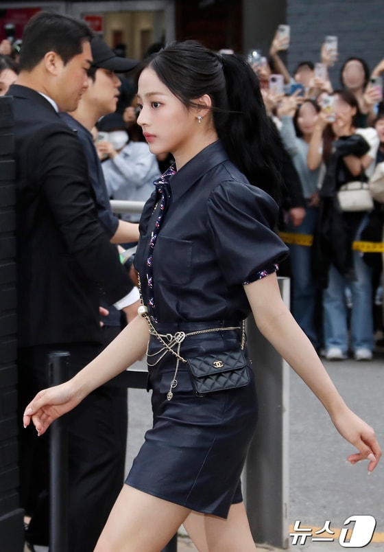 뉴진스 민지가 23일 서울 성동구 한 매장에서 열린 패션브랜드 행사에 참석하고 있다. © News1 권현진 기자