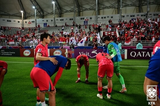 인도네시아에 승부차기 끝에 패한 한국 23세 이하 축구대표팀 선수들이 아쉬운 표정을 짓고 있다 (대한축구협회 제공)