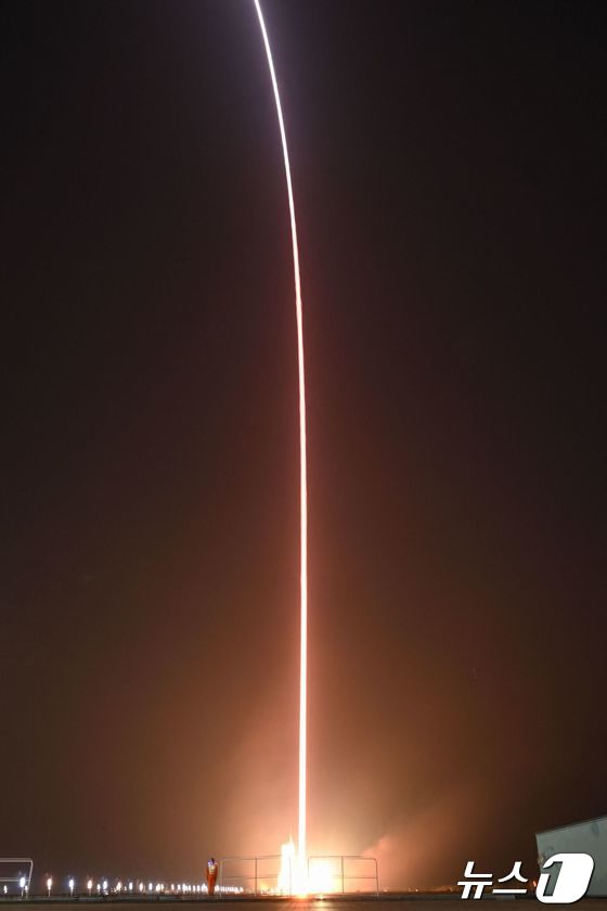 [사진] 성공적 발사되는 中 우주선 '선저우 18호'의 궤적