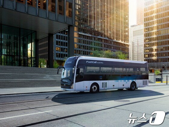현대자동차 전주공장은 제25회 전주국제영화제 기간 수소 버스 5대를 지원한다고 26일 밝혔다.(현대차 전주공장 제공)2024.4.26/뉴스1