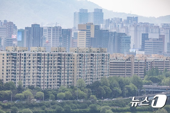 서울 강남구 압주정동 아파트 단지. 2024.4.26/뉴스1 © News1 이재명 기자