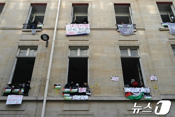 [포토]파리에 퍼지는 팔레스타인 지지 '민중의 노래' 