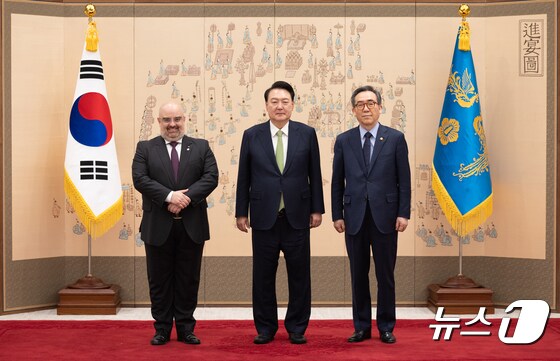 윤 대통령, 주한불가리아 대사 신임장 제정