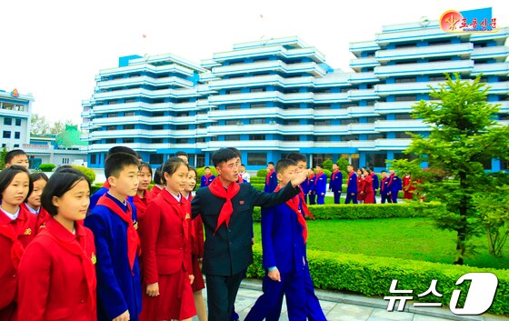 북한, 송도원 국제 소년단 야영소 10주년…"후대 사업, 국가 제일 중대사"