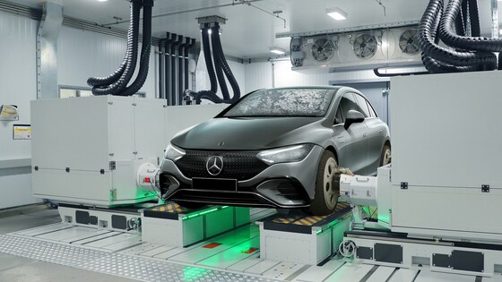 메르세데스-벤츠 R&D 테크 센터(TCC)에서 벤츠 자동차에 대한 연구개발을 진행하는 모습(메르세데스-벤츠 제공). 