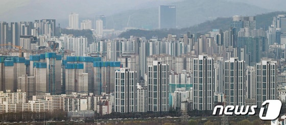 사진은 이날 오전 남산타워에서 본 아파트 단지 모습. 2024.4.3/뉴스1 © News1 김민지 기자