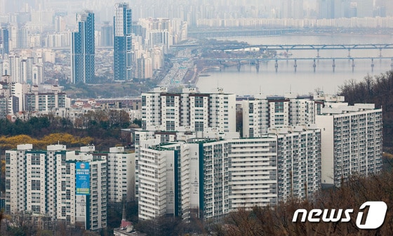 남산타워에서 본 아파트 단지 모습. 2024.4.3/뉴스1 © News1 김민지 기자