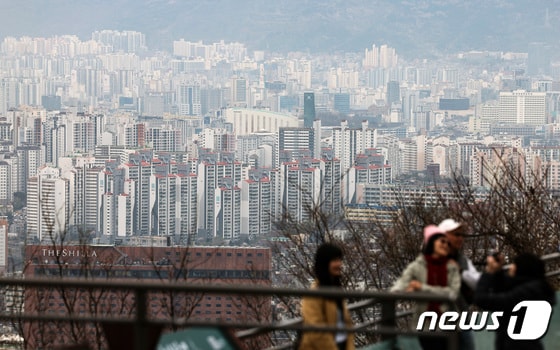 남산타워에서 본 아파트 단지들. 2024.4.3/뉴스1 © News1 김민지 기자