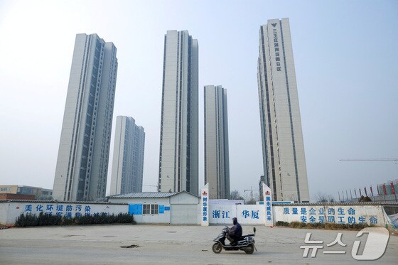 중국 중부 허난성 정저우시의 한 아파트 건설 현장 © 로이터=뉴스1