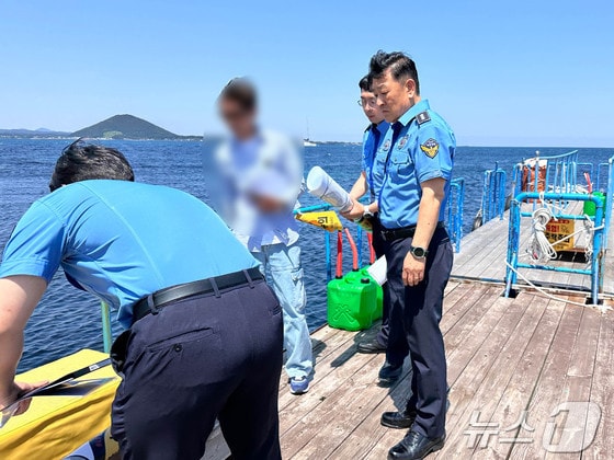 제주해양경찰청은 오는 17일까지 각종 구명설비 확인 등 수상레저사업장 집중 안전점검을 실시한다.(제주해양경찰청 제공)