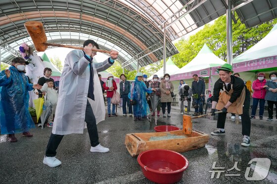 지난해 열린 곰취축제 자료사진.(양구군 제공)/뉴스1