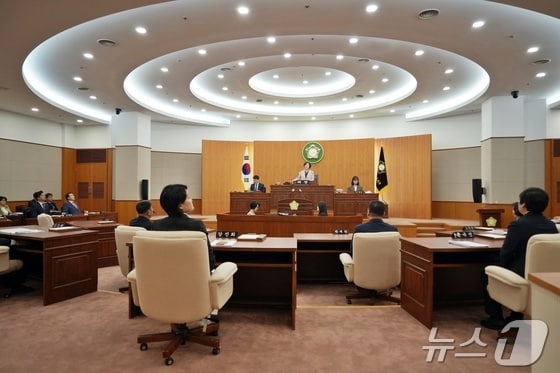 울산북구의회(의장 김정희)가 제1회 추가경정예산안을 의결하면서 제217회 임시회를 마무리했다.