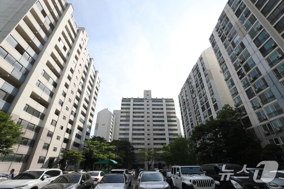 1기 신도시 정비 선도지구 선정계획을 발표한 22일 오후 경기 성남시 분당구에 아파트들이 밀집해 있다. 2024.5.22/뉴스1 © News1 김영운 기자