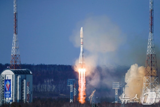 러시아 극동 보스토치니 우주기지에서 지난 2월 러시아의 기상위성 'Meteor-M'이 소유즈 로켓에 실려 우주로 발사되는 모습<자료사진>. 2024.02.29. © 로이터=뉴스1 © News1 김성식 기자