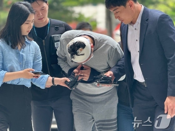 인천 송도 노상서 칼부림 일당 구속…”도주 우려” 인천 송도 노상서 칼부림 일당 구속…”도주 우려”