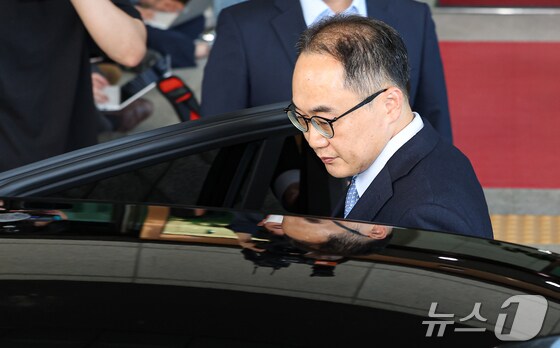 이원석 검찰총장이 3일 오후 서울 서초구 대검찰청을 나서고 있다. 2024.6.3/뉴스1 © News1 김도우 기자