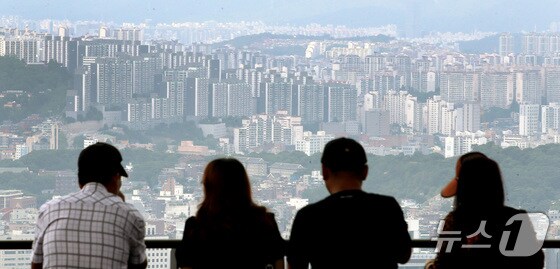 서울 남산에서 바라본 아파트 단지. 2024.7.1/뉴스1 © News1 임세영 기자